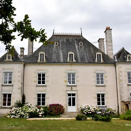 Bed & Breakfast Domaine De La Briouse Sanxay