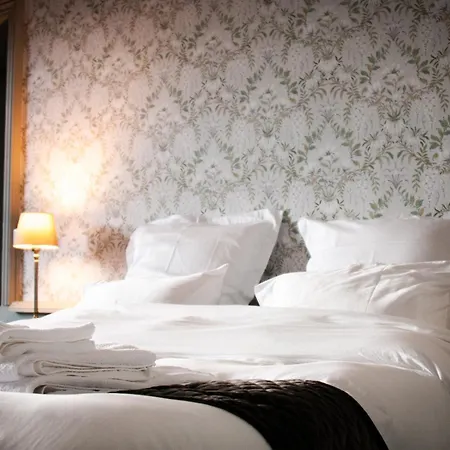 Domaine De La Briouse Bed and Breakfast *