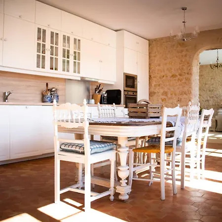Bed and Breakfast Domaine De La Briouse Sanxay