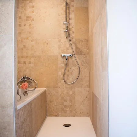 Bed and Breakfast Domaine De La Briouse Sanxay