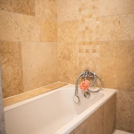 Domaine De La Briouse Bed & Breakfast